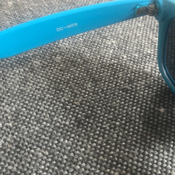 Plastic frame sunglasses. (New)Dazed and Confused - Picture 3 of 7